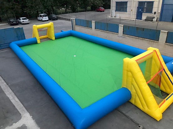 Terrain de football gonflable avec fond 20m x 10m