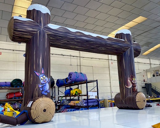 Entrée / sortie avec une arche gonflable rondins de bois pour attractions de noël