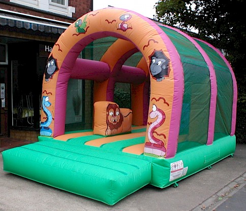 Château arches décor jungle obstacles gonflable asg34