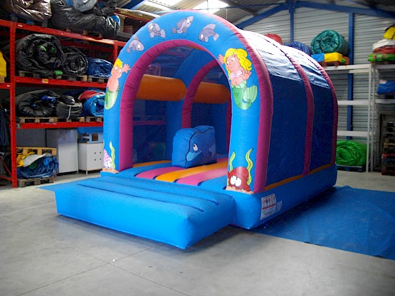 Décor mer / océan -  Gonflable avec arches et obstacles asg34
