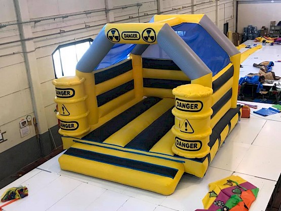 Vente neuf - Modèle nuclear sur mesure Château 4x5 gonflable asg34