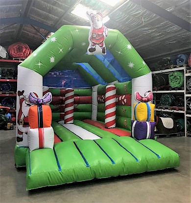 Aire de jeu gonflable d'hiver et de noël différentes couleurs