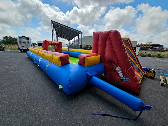 À la vente : Baby-foot humain à barres gonflable