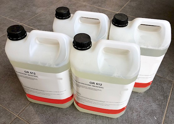 À diluer entre 3 à 8%.- vendu en bidon de 5L  soit 50 litres de produit environ dilué