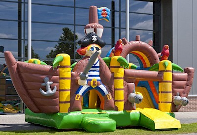 Aire de jeu gonflable "BATEAU des PIRATES"