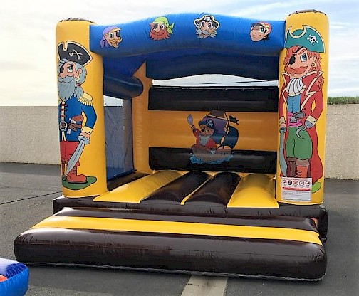 Château Gonflable fun des pirates décor peint à la main
