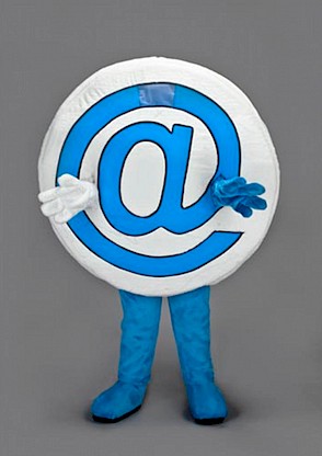 Mascotte d'arobase internet bleue