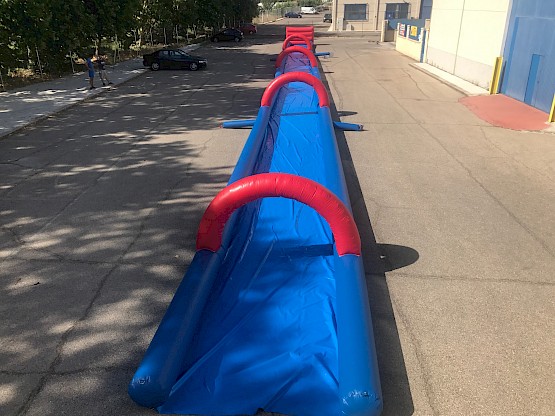 Votre ventriglisse de rue avec brumisateur et bassin de réception