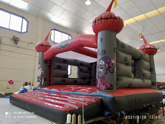Château lancelot 4 tours décor magie