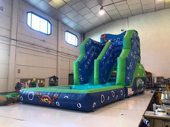Toboggan Gonflable "AQUARIUS" un jeu gonflable professionnel, gamme signature