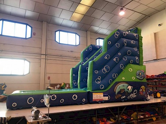 Toboggan Gonflable "AQUARIUS" en vente à Bessan dans l'Hérault