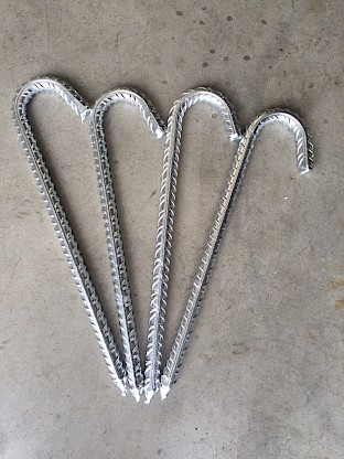 Longue crosse d'ancrage de 70 cm de long adaptée pour le sable. Lot de 6