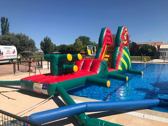 parcours-aquatique-racing-gonflable-13m-asg34-warrior vente location fabrication