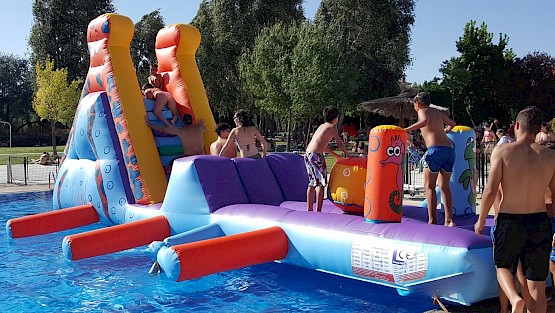 parcours-aquatique-racing-gonflable-13m-asg34-warrior vente location fabrication