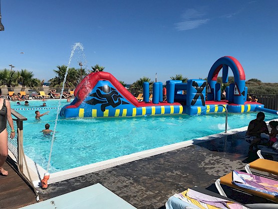 parcours-aquatique-racing-gonflable-13m-asg34-warrior vente location fabrication