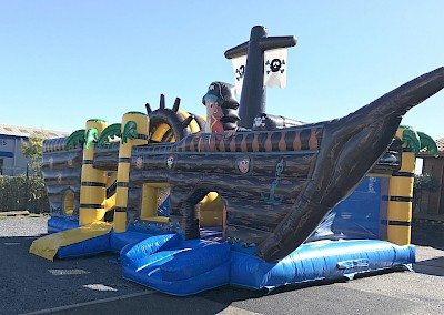 Aire de jeux gonflable "BATEAU 10M "