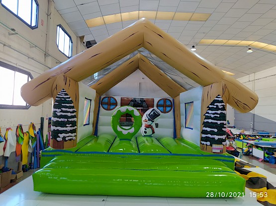 Vue avant : Chateau Gonflable "Château d'hiver" Grand Modèle