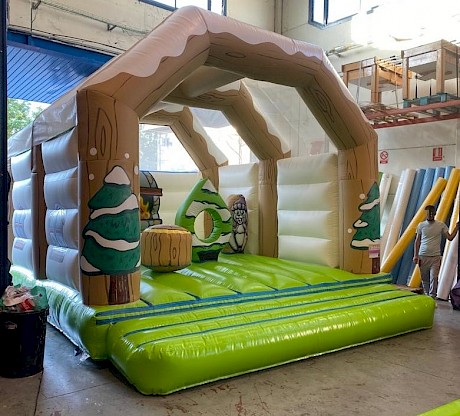 Aire de jeu gonflable "Hiver", spécial fêtes de fin d'année - Vue de côté