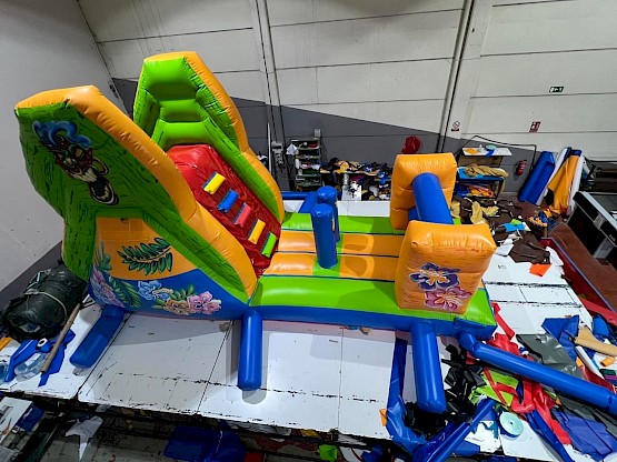 Jeu gonflable vendu neuf : Parcours aquatique mediana gonflable de 8m