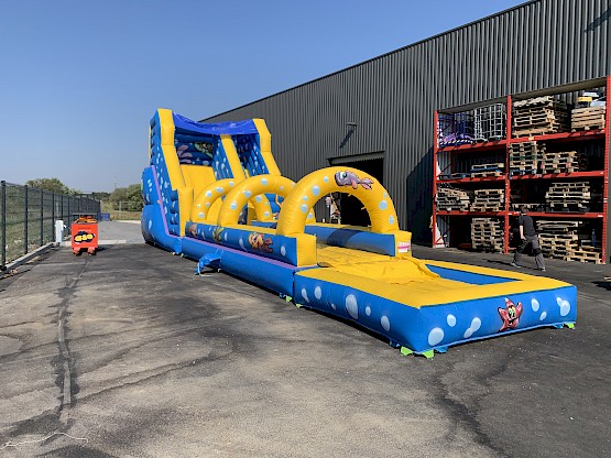 Ces toboggans gonflables sont utilisables avec ou sans eau