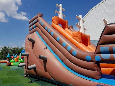 Aire de jeux Gonflable BATEAU PIRATES