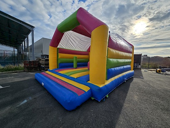 Château gonflable 6x5m Colors