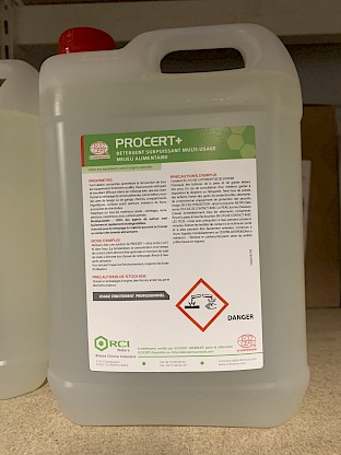 Nettoyant écologique Procert + pour jeux gonflables asg34