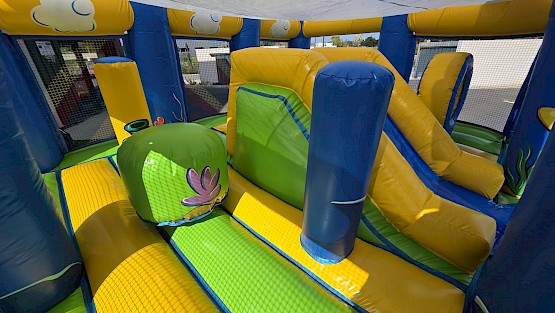 Vue intérieur intérieure de votre aire de jeu gonflable ventilée