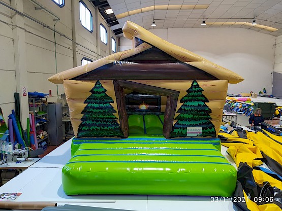 Chalet  gonflable de Noël à la vente ou LOA