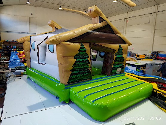 Château gonflable de Noël, chalet cabane version marron
