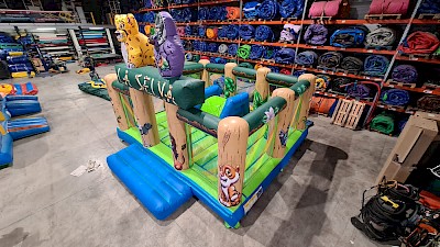 Aire de jeux maxi Gonflable JUNGLE SELVA - 4200€