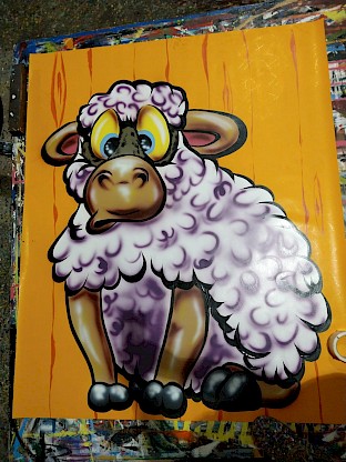 Mouton peint à la main pour décor de jeu gonflable