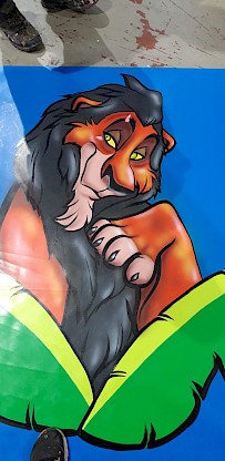 Lion peint à la main pour décor de jeu gonflable