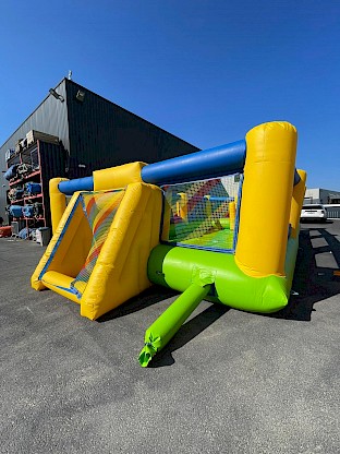 Vue arrière du Baby-foot Humain à barres Gonflable LUXOR