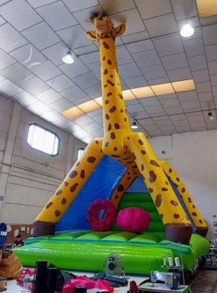 Girafe géante gonflable - Château