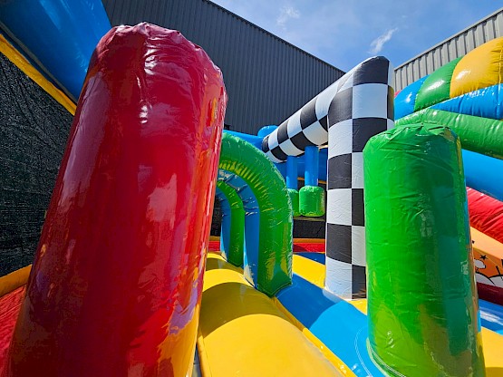 Photo intérieure du château gonflable bande dessinée