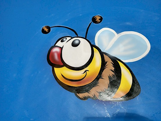 Abeille peinte à la main pour décor de jeu gonflable