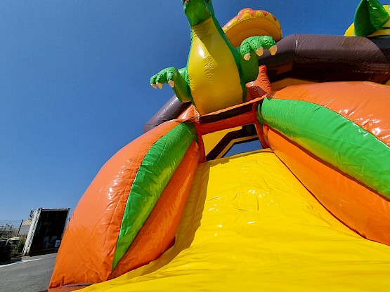 Grand toboggan gonflable