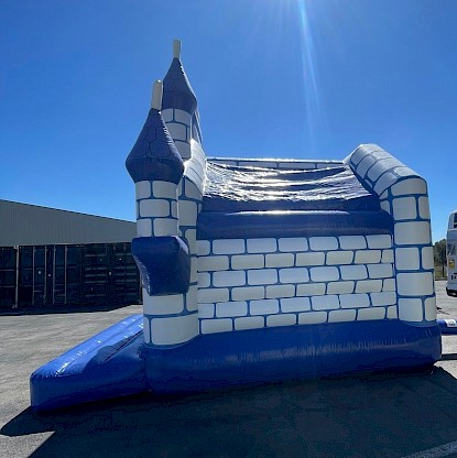 Vu de côté - Château gonflable médiéval, gamme Access