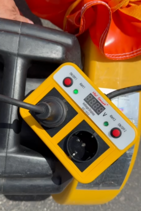 Le Smart Monitoring Contrôleur de Tension Jeux Gonflables offre une gestion avancée de l'alimentation,