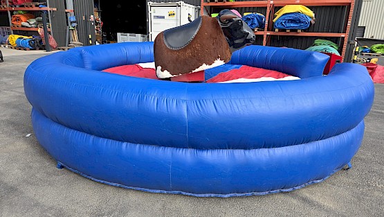 Votre attraction gonflable en occasion un rodéo mécanique