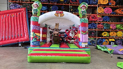 Château Gonflable de Noël 2990€ht gamme signature