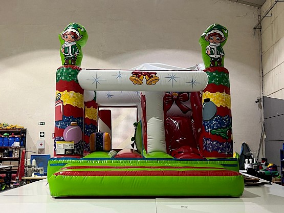 Vue d'ensemble du combo gonflable avec personnages de lutins