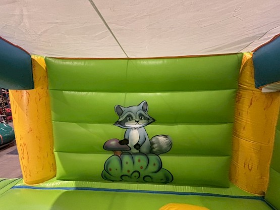 Animaux de la forêt en décor à l'intérieur du Château Gonflable d'occasion