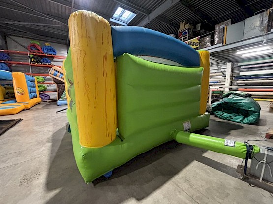 Vue arrière du Château Gonflable d'occasion