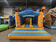 Château gonflable 5m x 4m d'occasion Camping Paradis