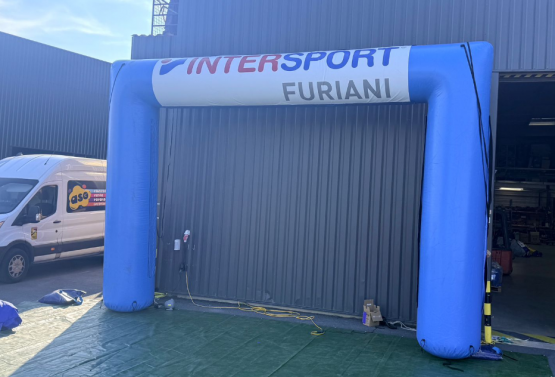 Arche gonflable publicitaire pour votre magasin. Exemple Intersport