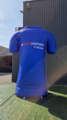 Votre gonflable publicitaire géant pour votre magasin. Exemple Intersport
