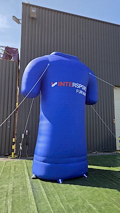 Gonflable publicitaire géant pour votre magasin. Exemple Intersport