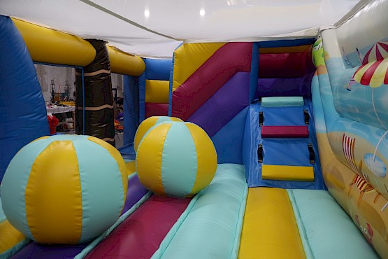 Aire de jeux gonflables de 2 à 12 ans